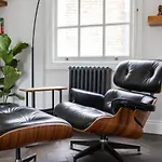 Stunning Townhouse With Large Roof Terrace